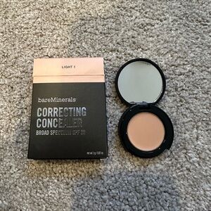 NIB bareMinerals Correcting Concealer SPF 20 in Shade "Light"